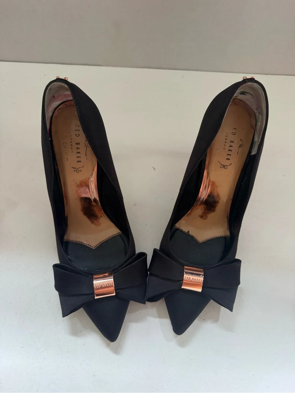 Ted Baker London Black Satin Bow Pumps Heels Rose Gold Pointed Toe 39.5